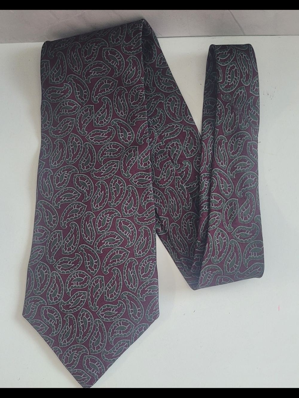 Classic Burgundy Geometric Men's Tie - 100% Silk